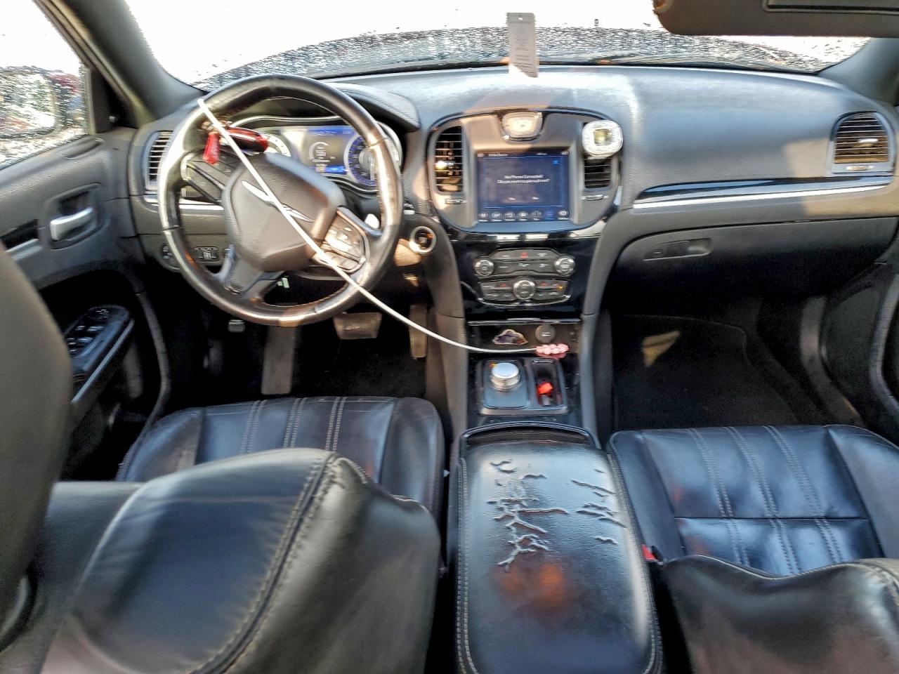 Chrysler 300 S Image 6