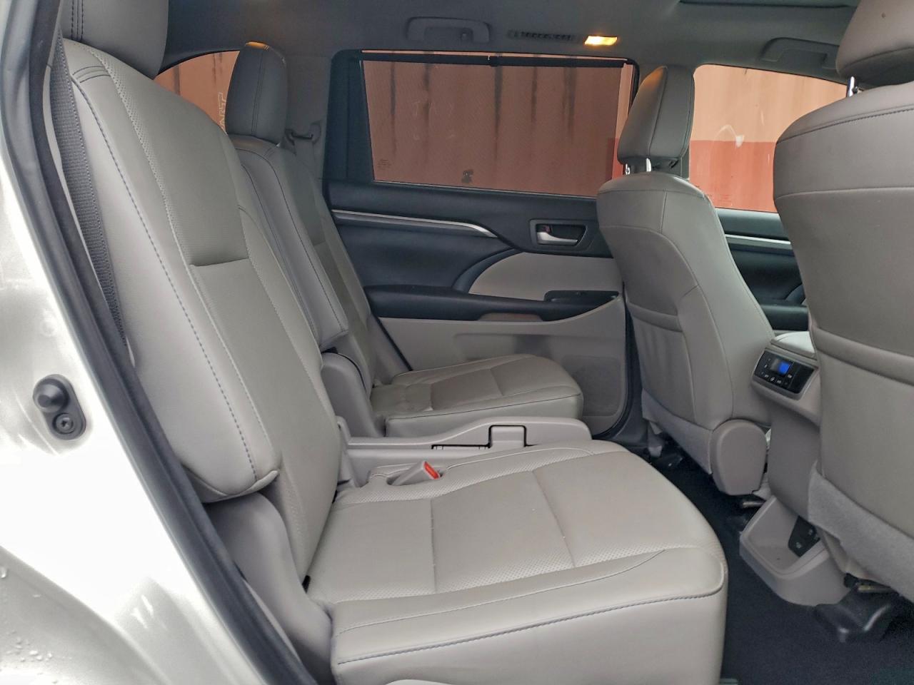 Toyota Highlander Limited Image 11