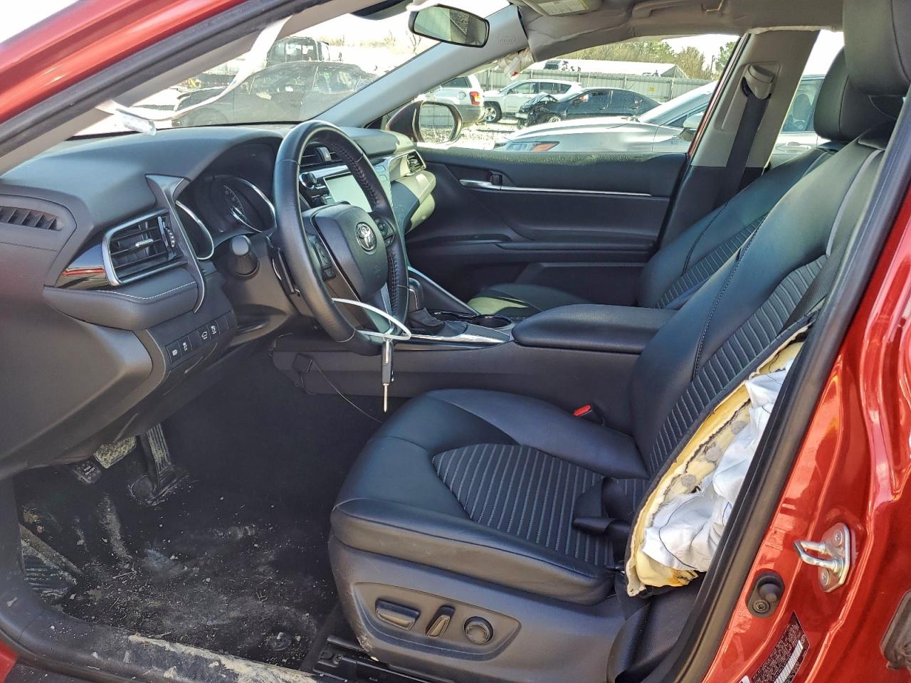 Toyota Camry Se Image 9