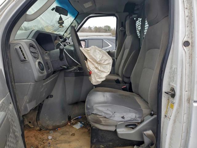 Ford Econoline E250 Van Image 12