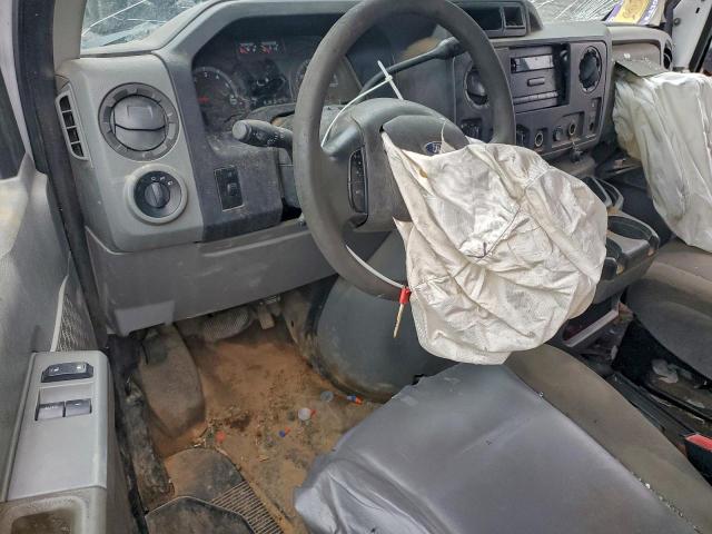 Ford Econoline E250 Van Image 9