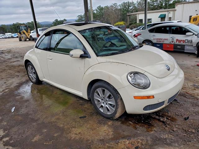 Volkswagen Beetle S Image 6
