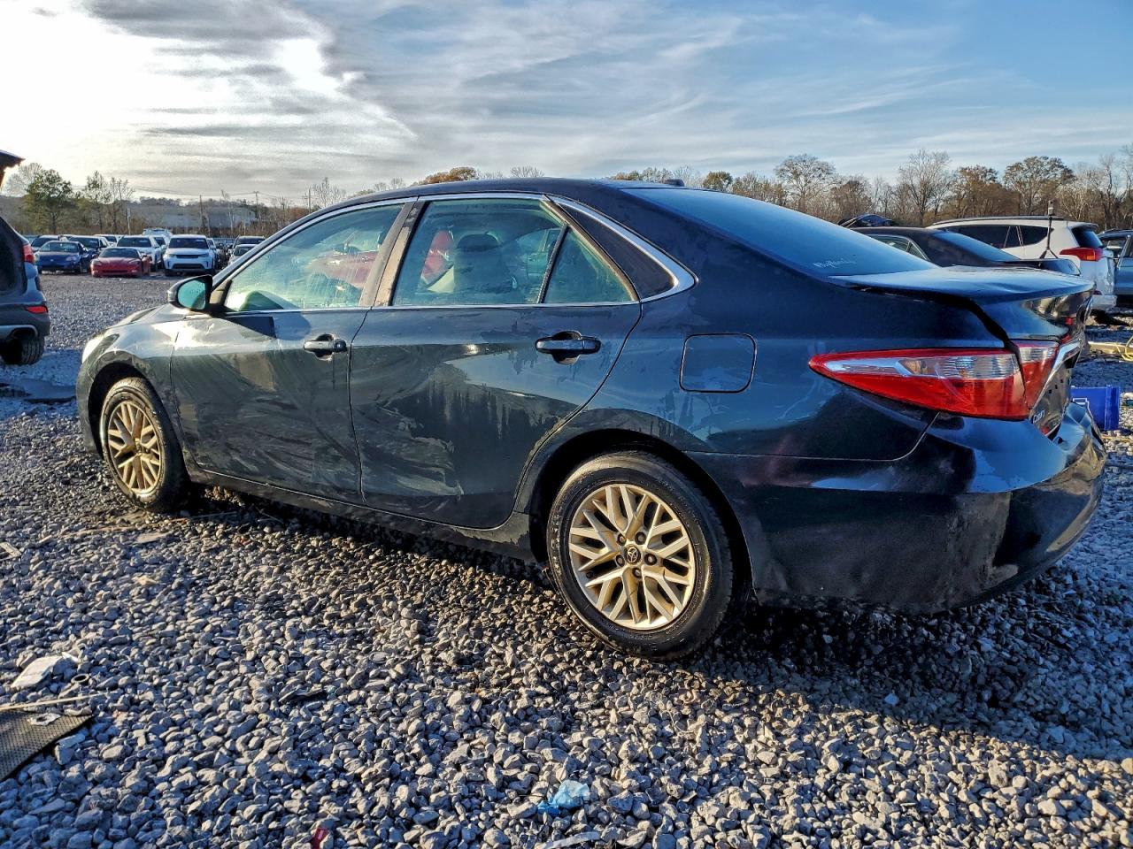 Toyota Camry Le Image 2