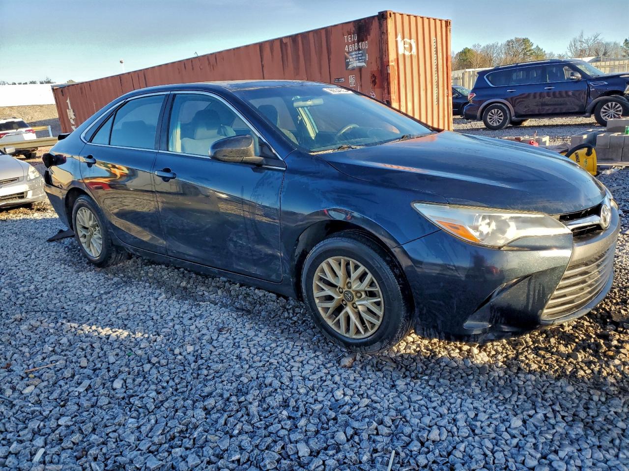 Toyota Camry Le Image 4