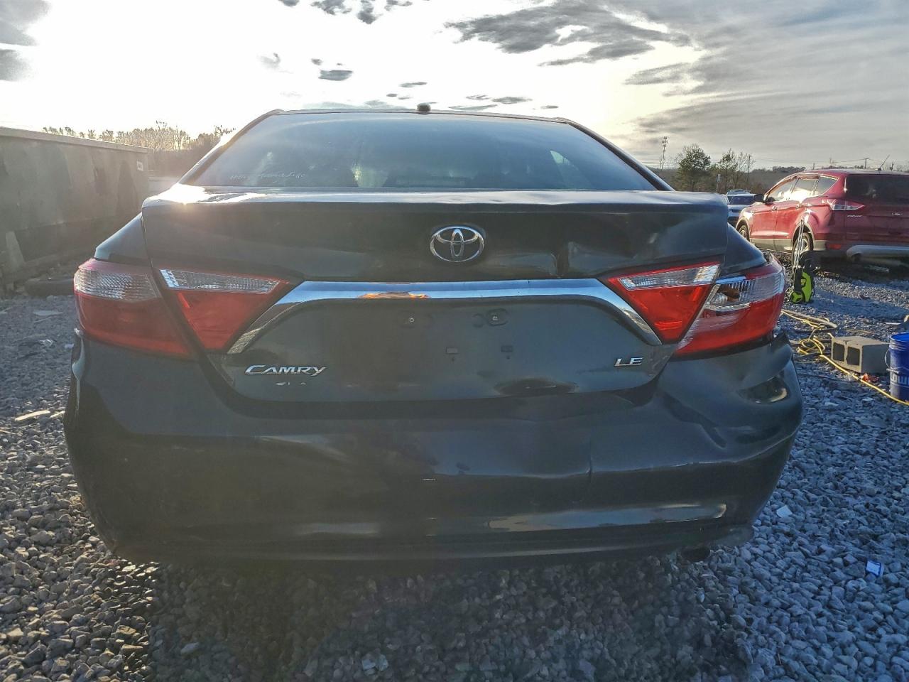 Toyota Camry Le Image 3