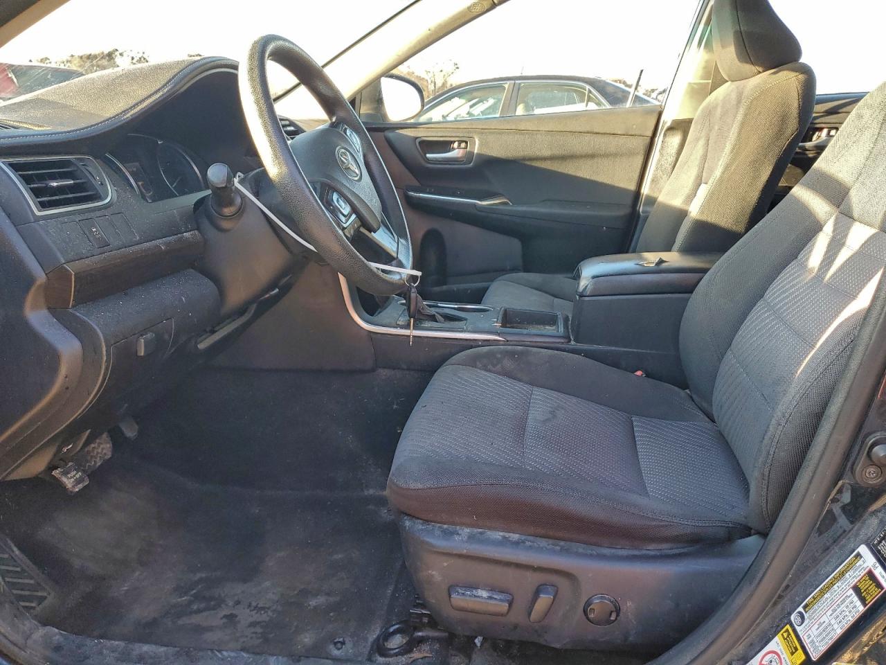 Toyota Camry Le Image 9