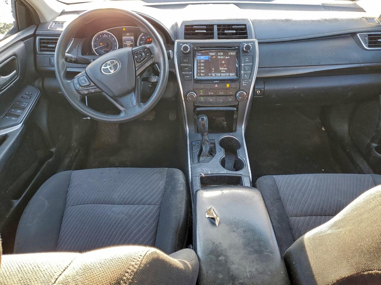 Toyota Camry Le Image 5