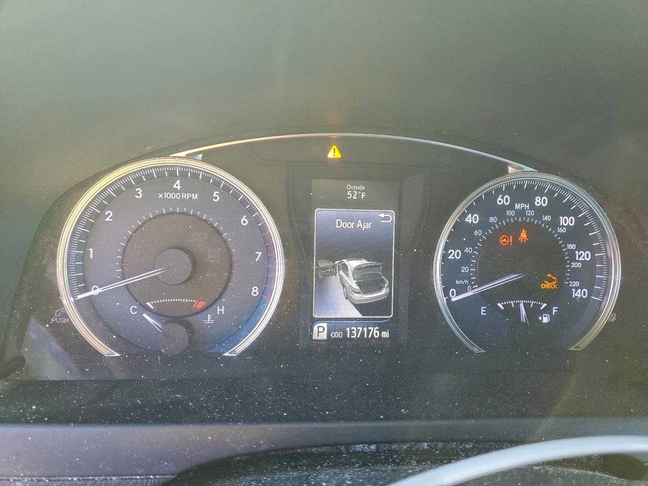 Toyota Camry Le Image 8