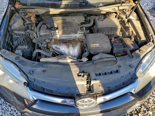 Toyota Camry Le Image 12