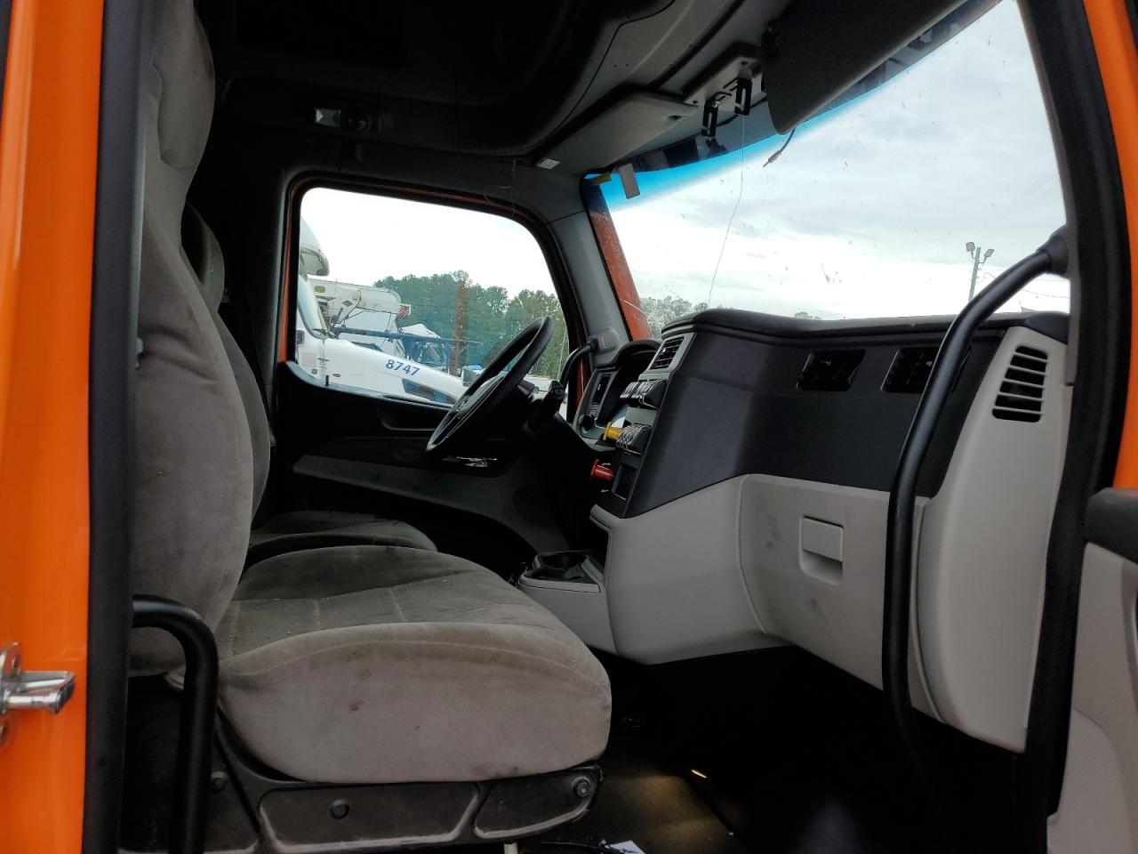 Peterbilt 579 Image 4