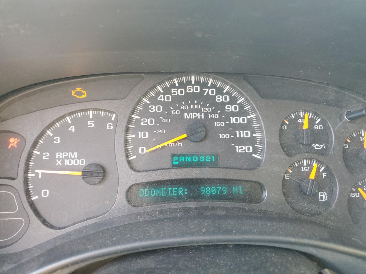 Chevrolet Suburban C1500 Image 2