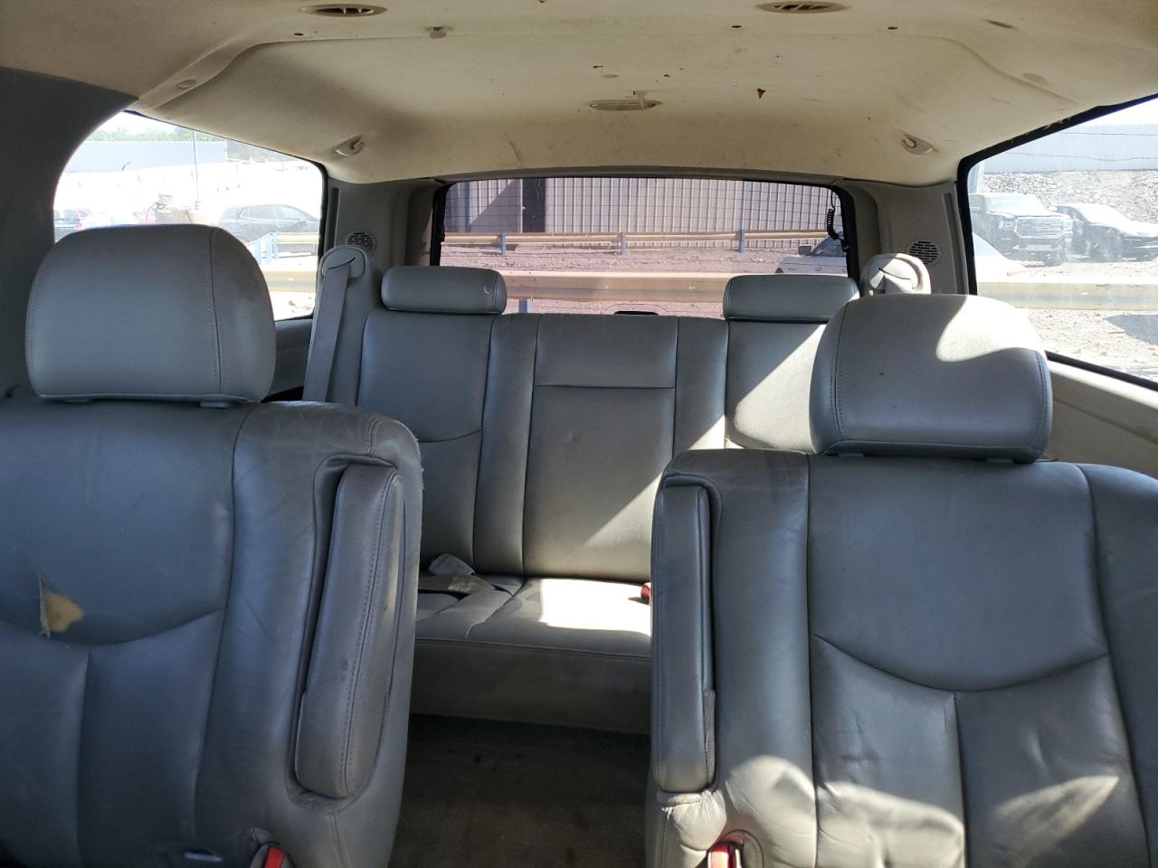 Chevrolet Suburban C1500 Image 5