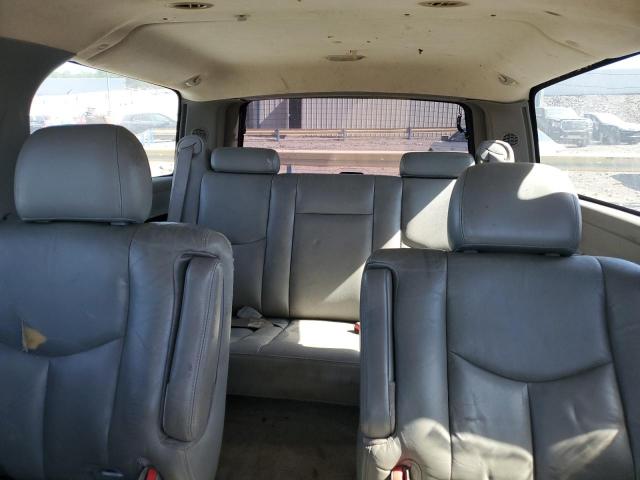 Chevrolet Suburban C1500 Image 5