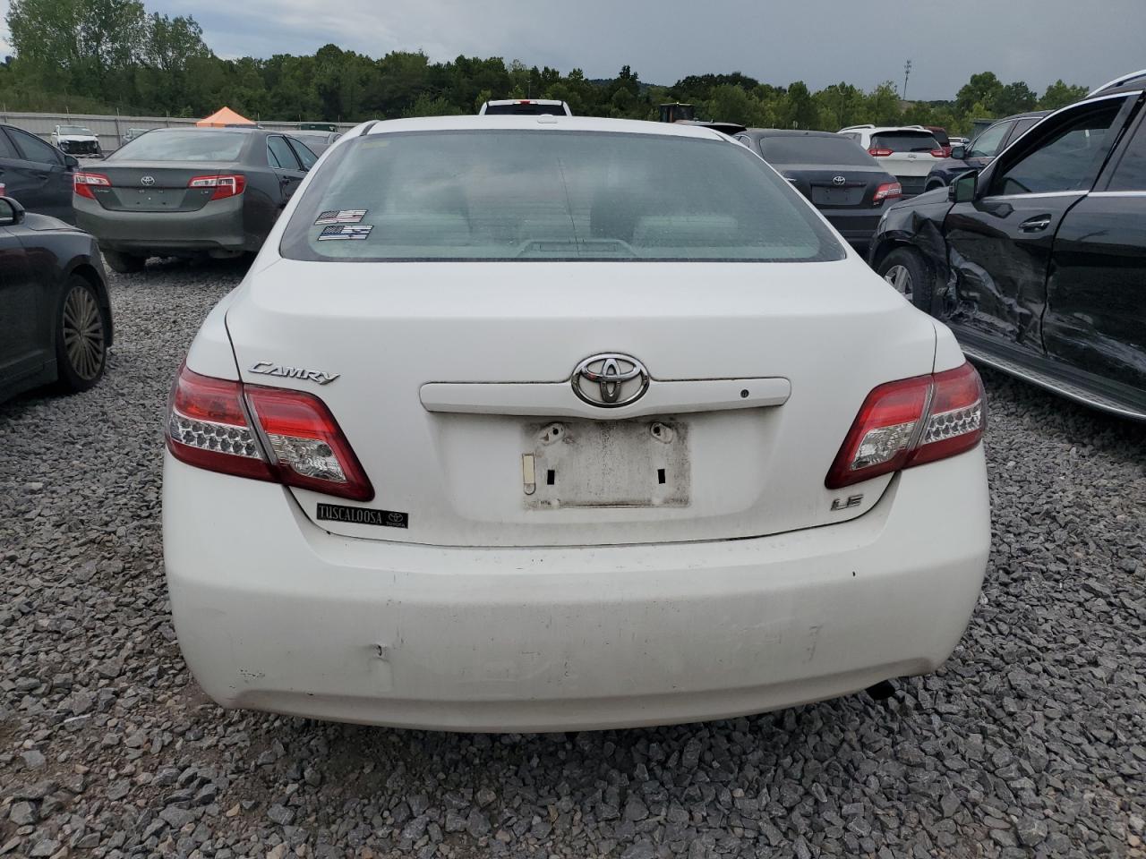 Toyota Camry Base Image 11
