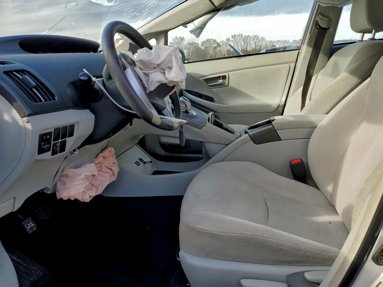 Toyota Prius Image 12