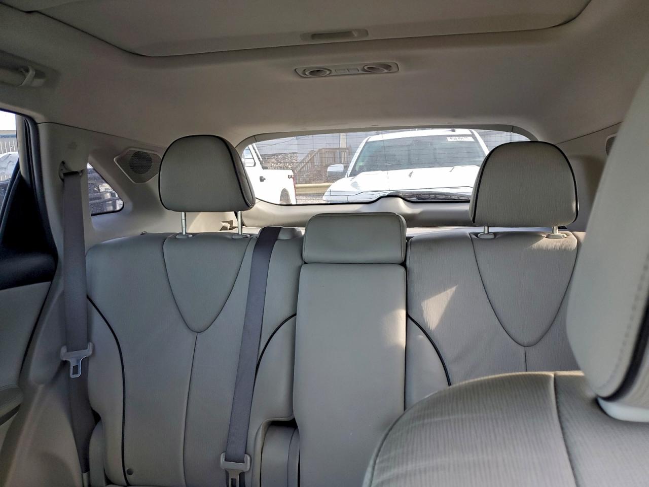 Toyota Venza Image 8