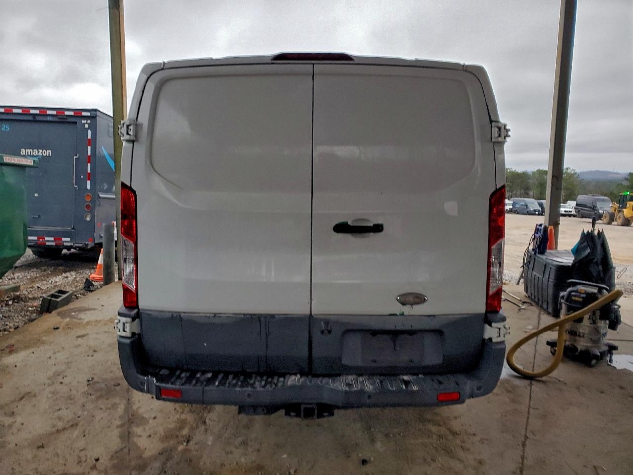 Ford Transit T-250 Image 5