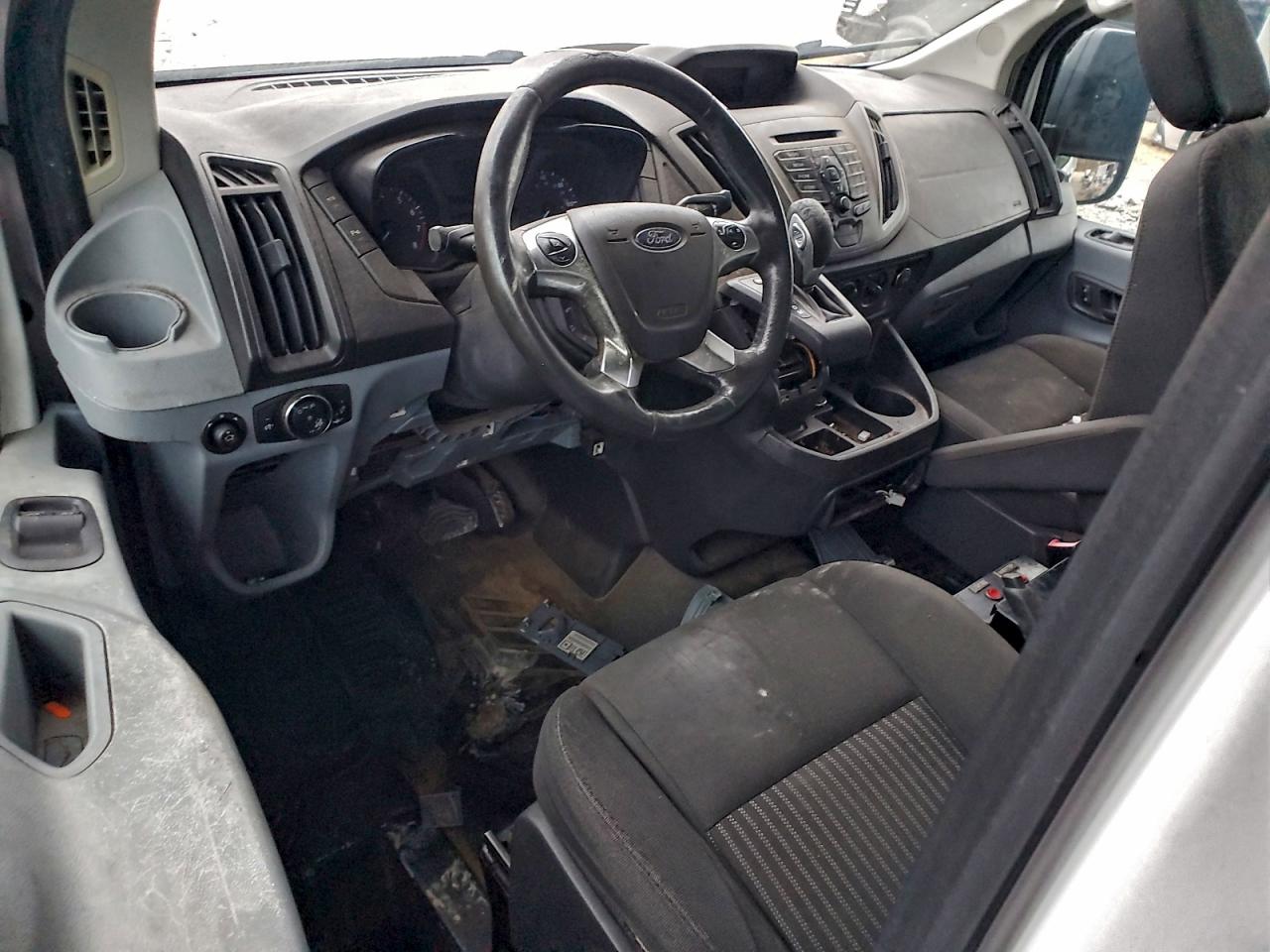 Ford Transit T-250 Image 6