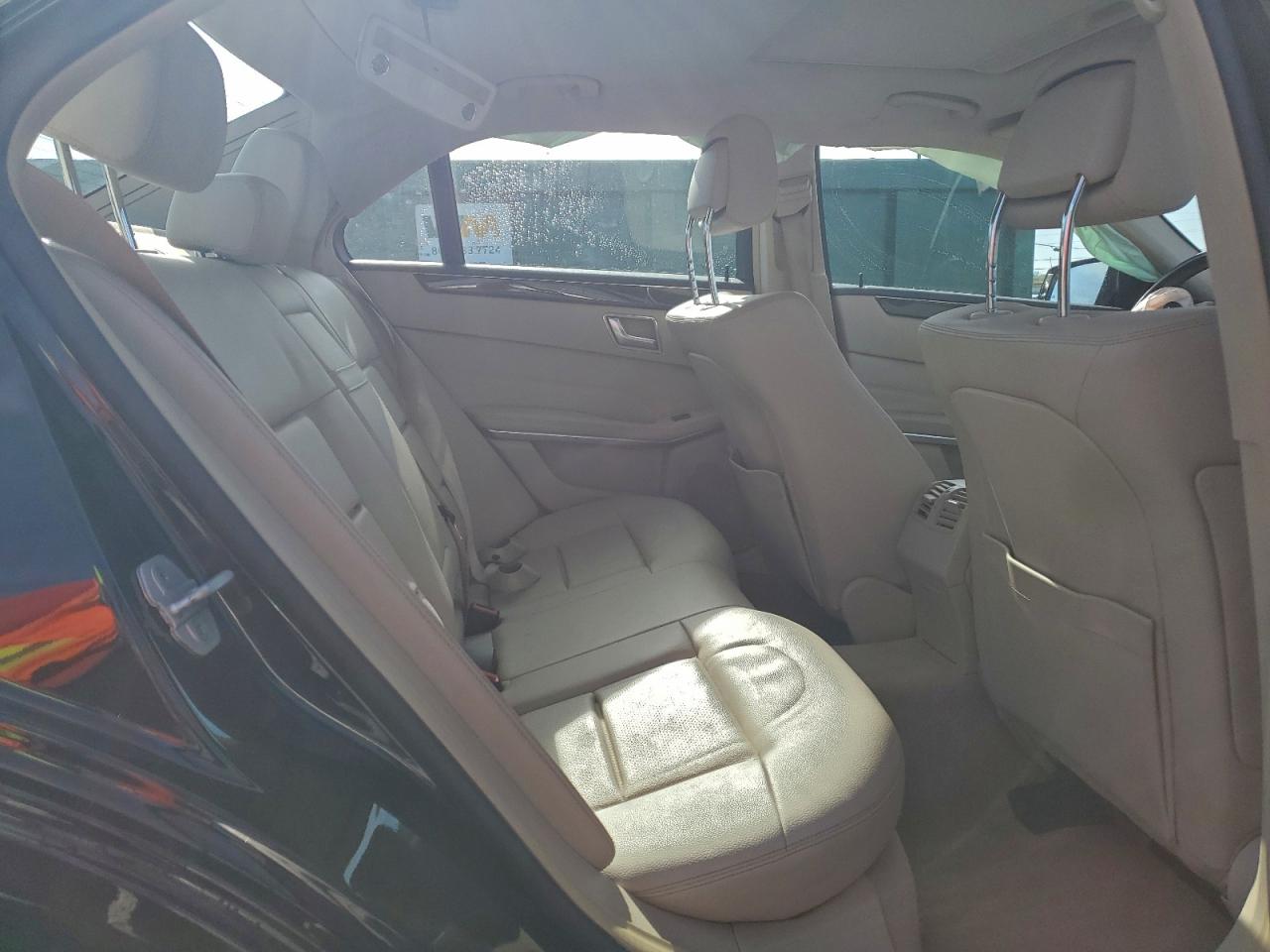 Mercedes-Benz E-Class 350 Image 9