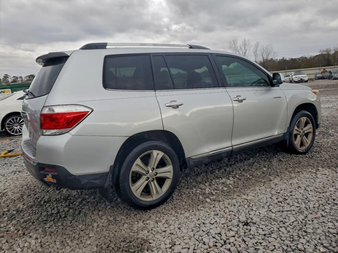 Toyota Highlander Limited Image 2