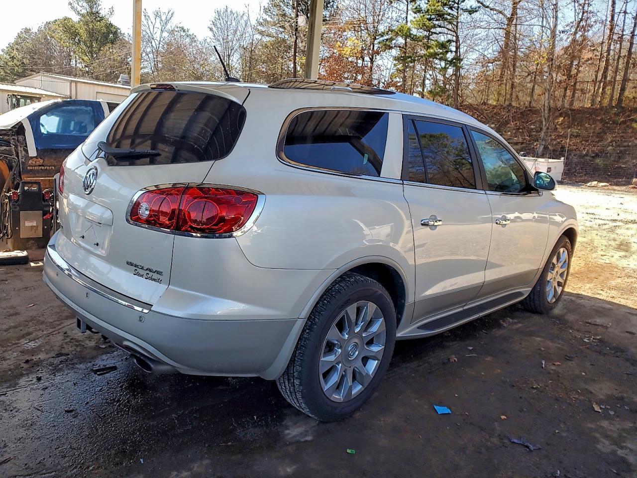 Buick Enclave Image 2