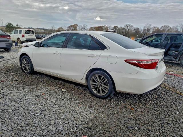 Toyota Camry Le Image 3