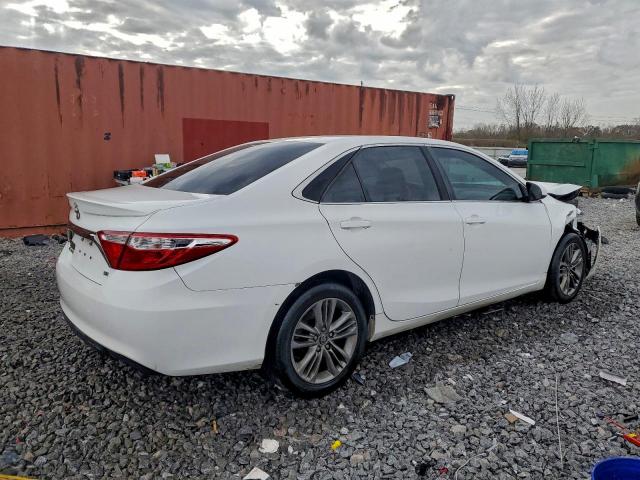 Toyota Camry Le Image 5