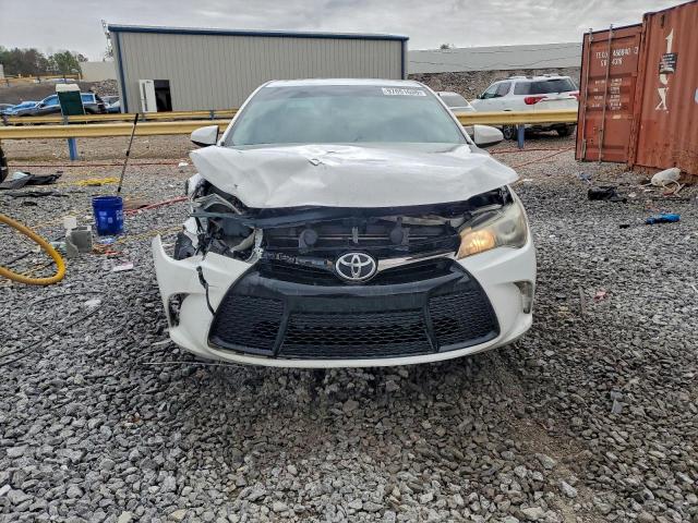 Toyota Camry Le Image 6