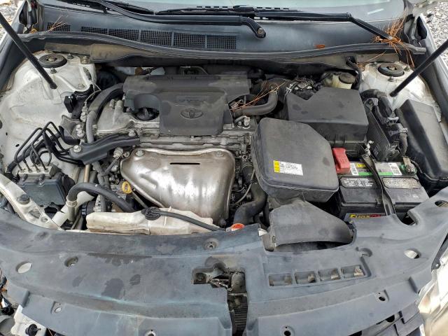 Toyota Camry Le Image 11