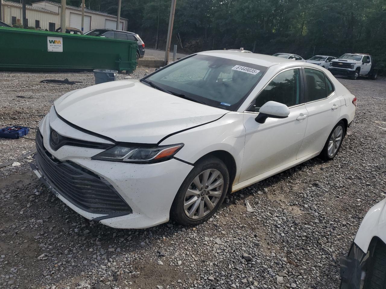 Toyota Camry Le Image 1