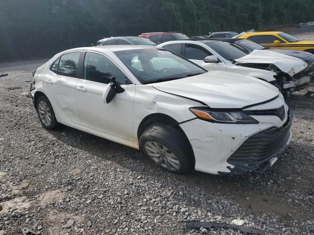 Toyota Camry Le Image 7