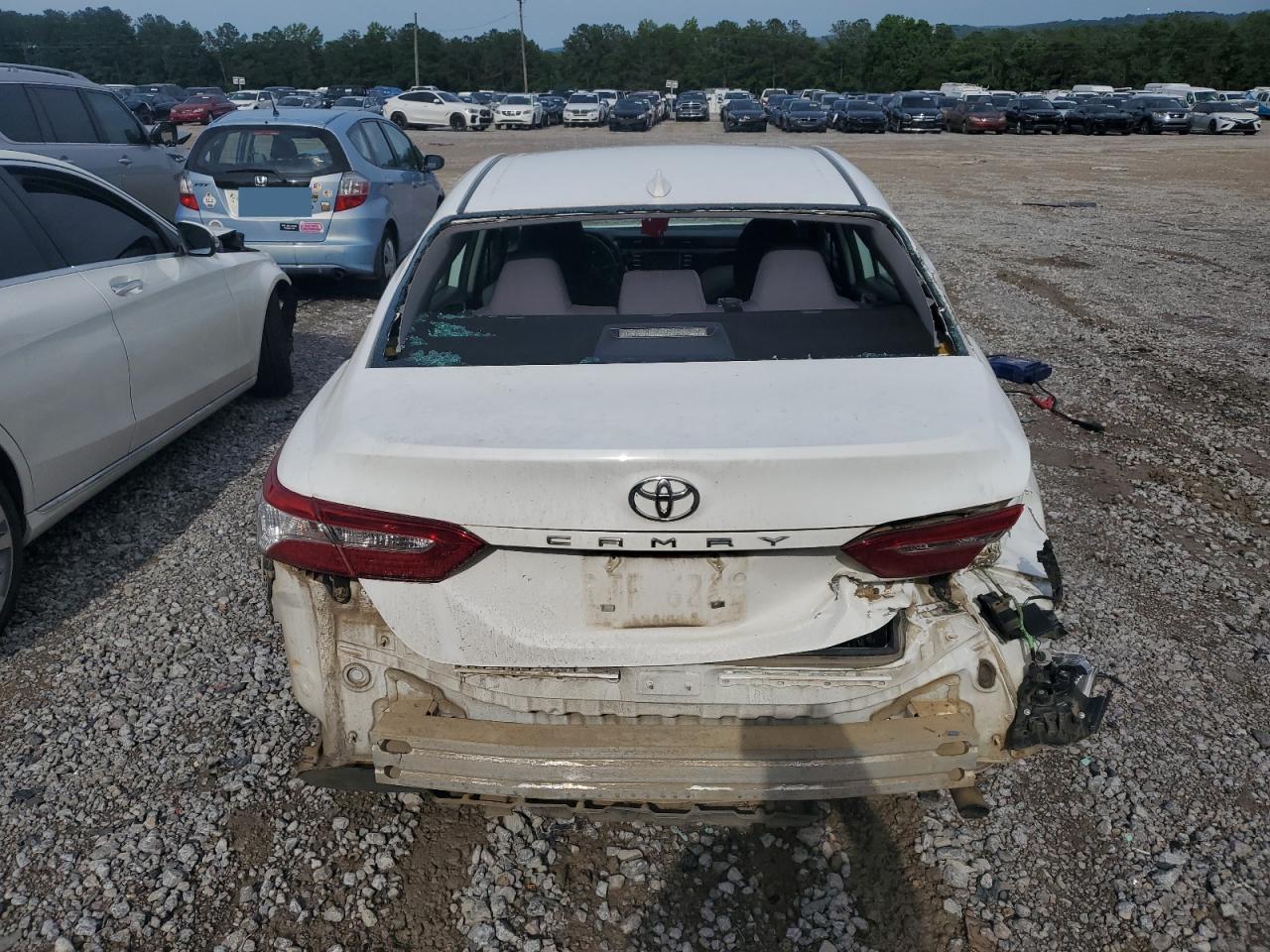 Toyota Camry Le Image 3