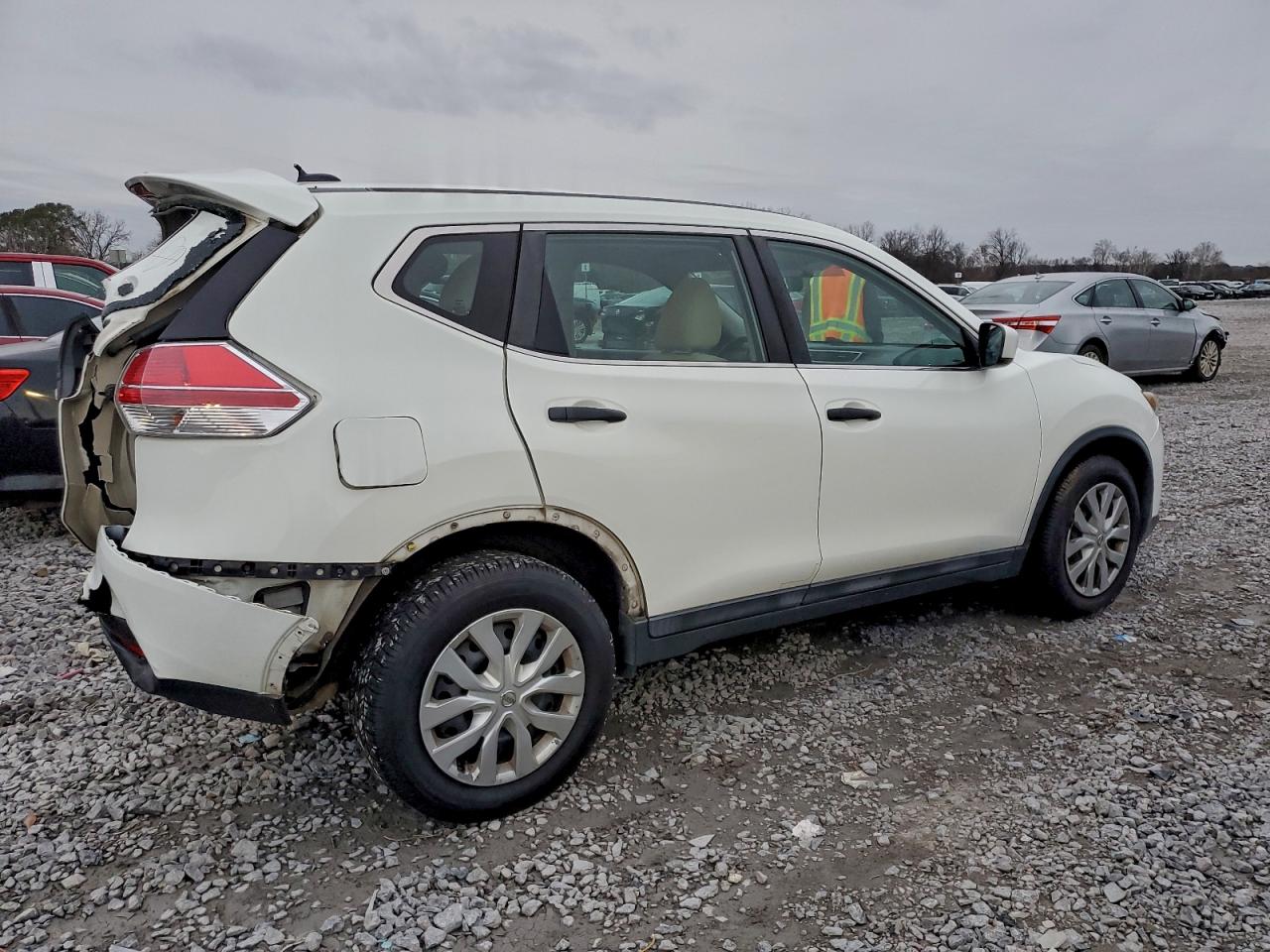 Nissan Rogue S Image 7