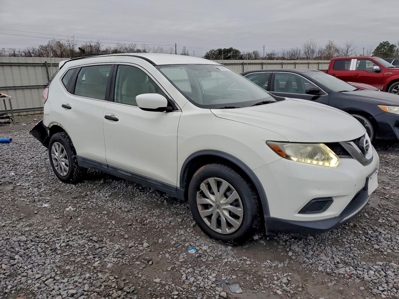 Nissan Rogue S Image 2