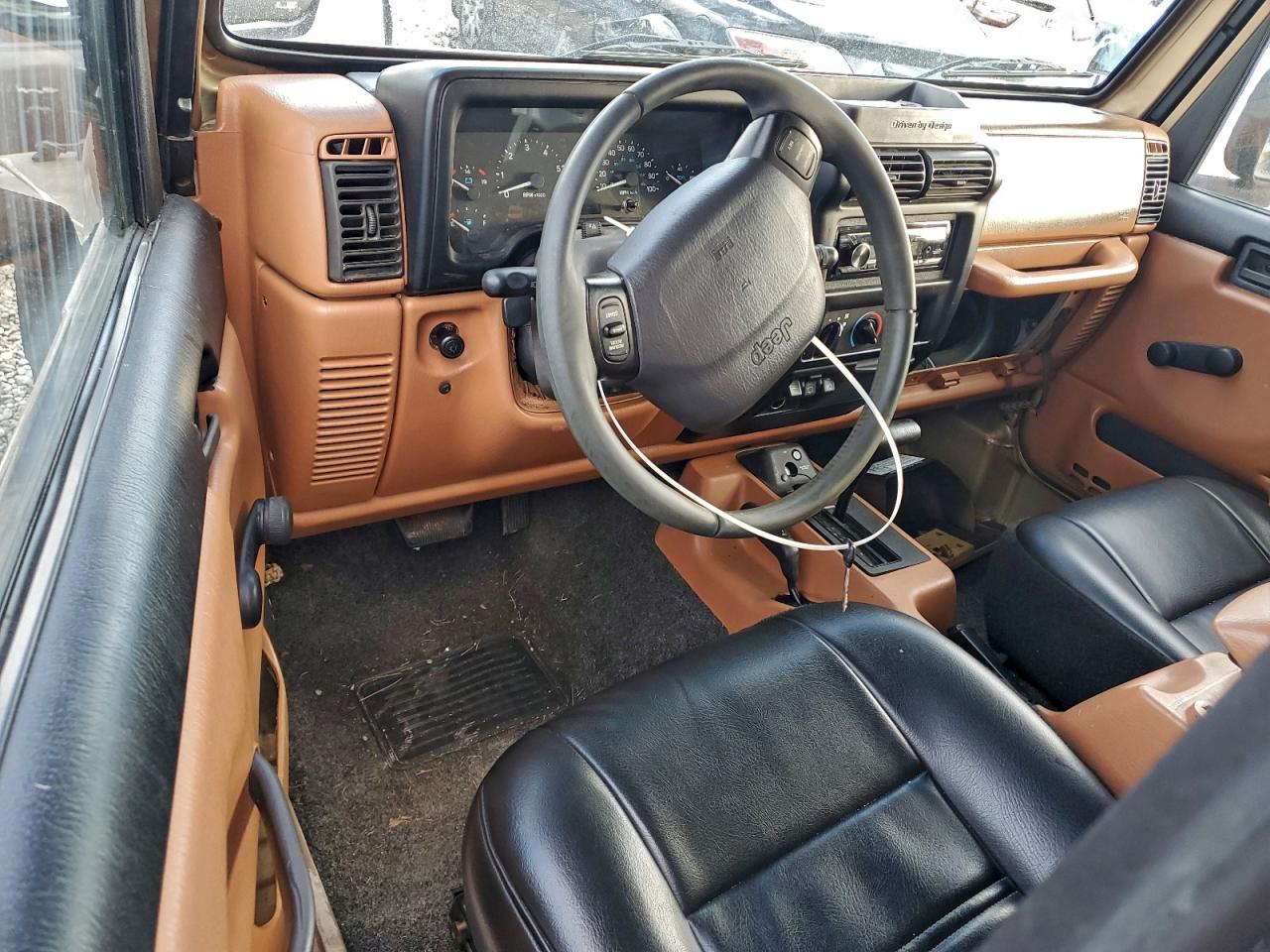 Jeep Wrangler Sahara Image 11