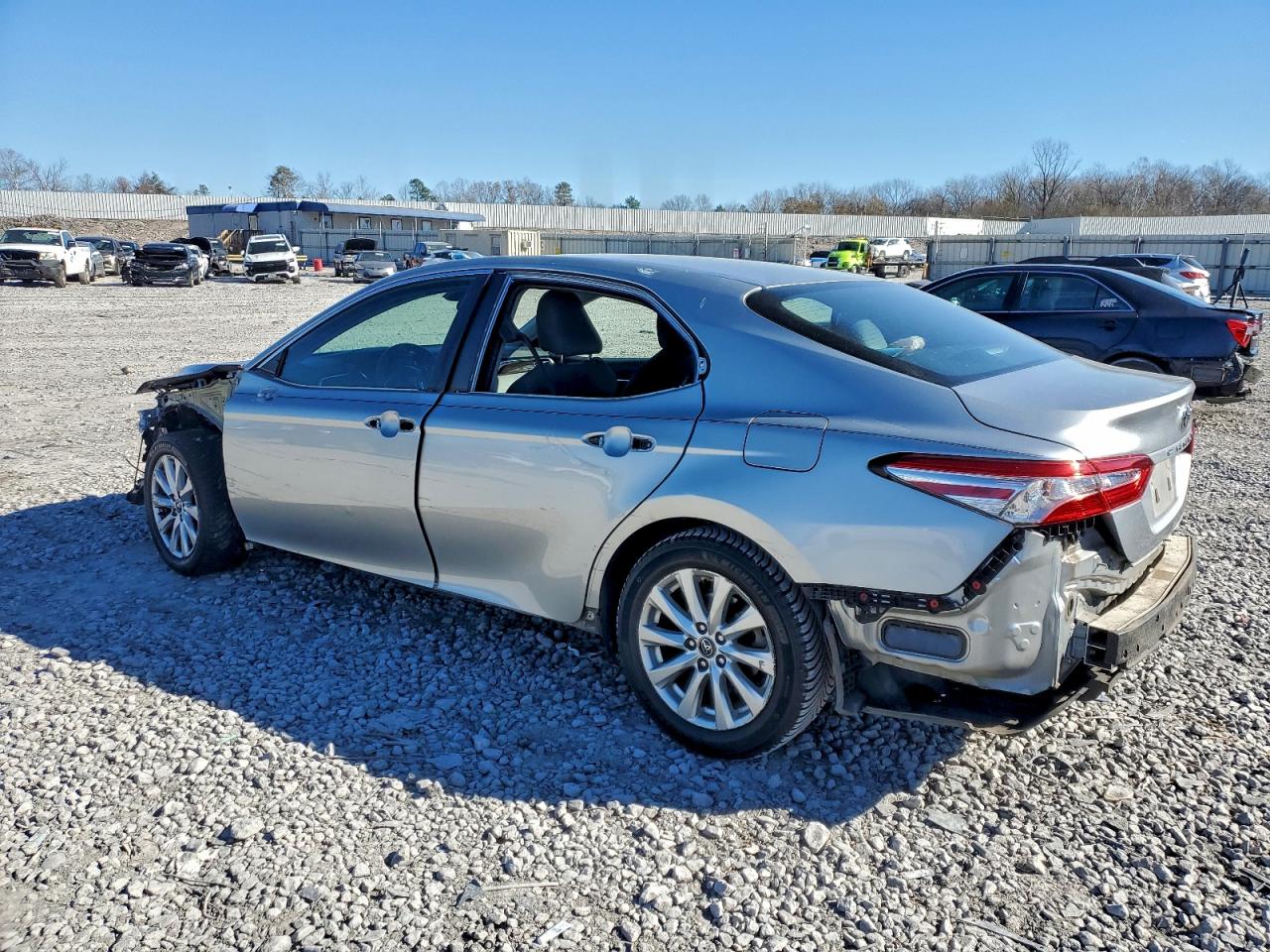 Toyota Camry L Image 8