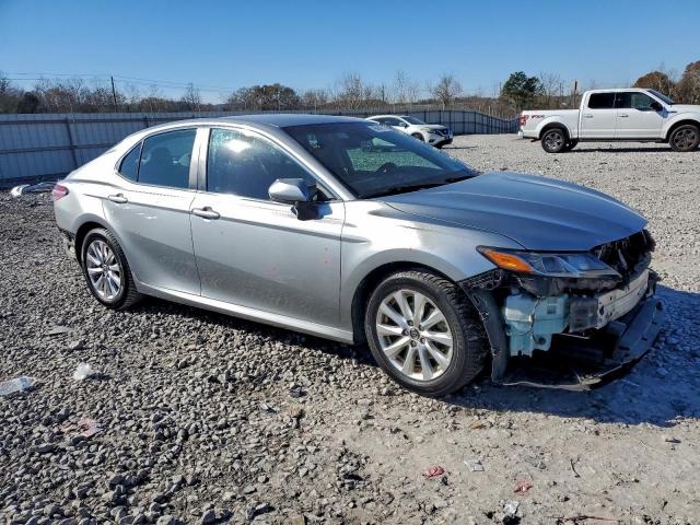 Toyota Camry L Image 2