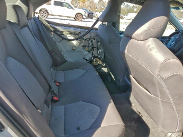 Toyota Camry L Image 7