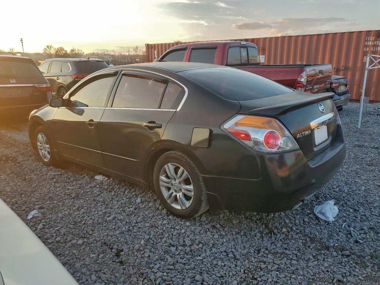 Nissan Altima Base Image 2