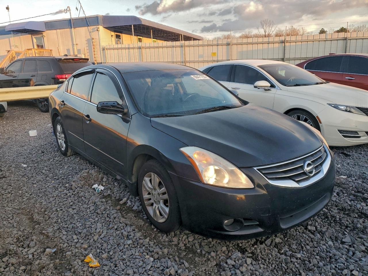 Nissan Altima Base Image 6