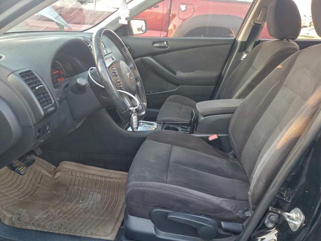 Nissan Altima Base Image 9