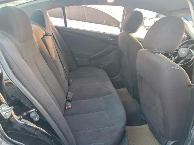 Nissan Altima Base Image 10