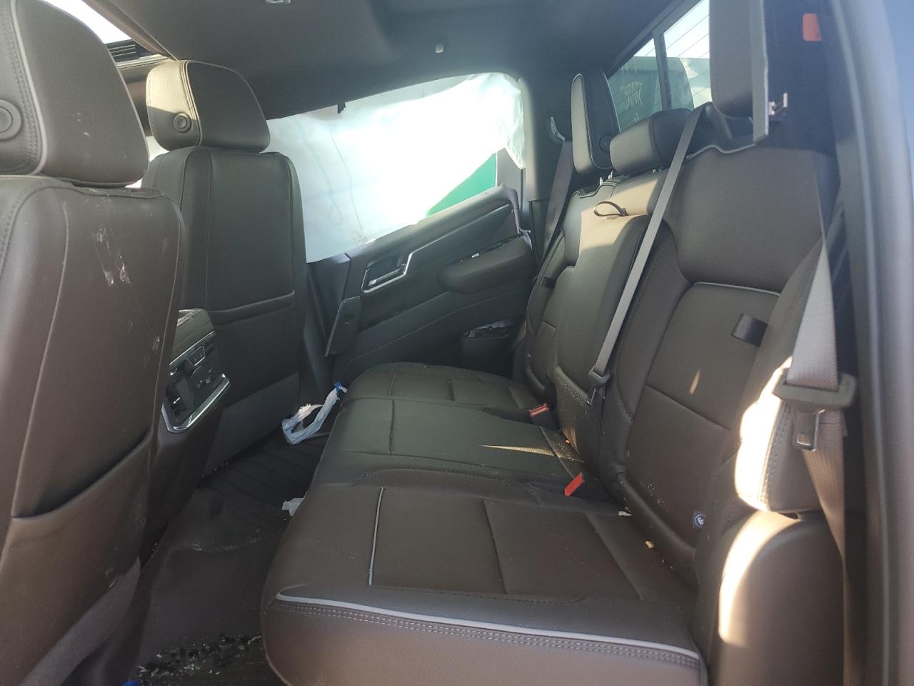 GMC Sierra K2500 Denali Image 4