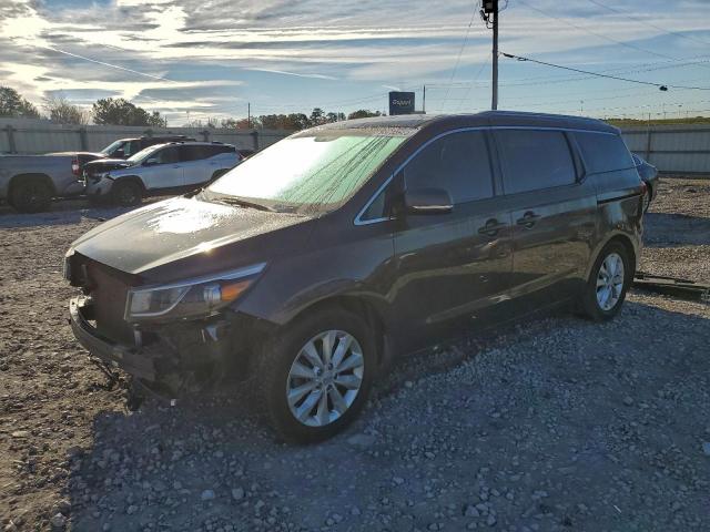  Salvage Kia Sedona