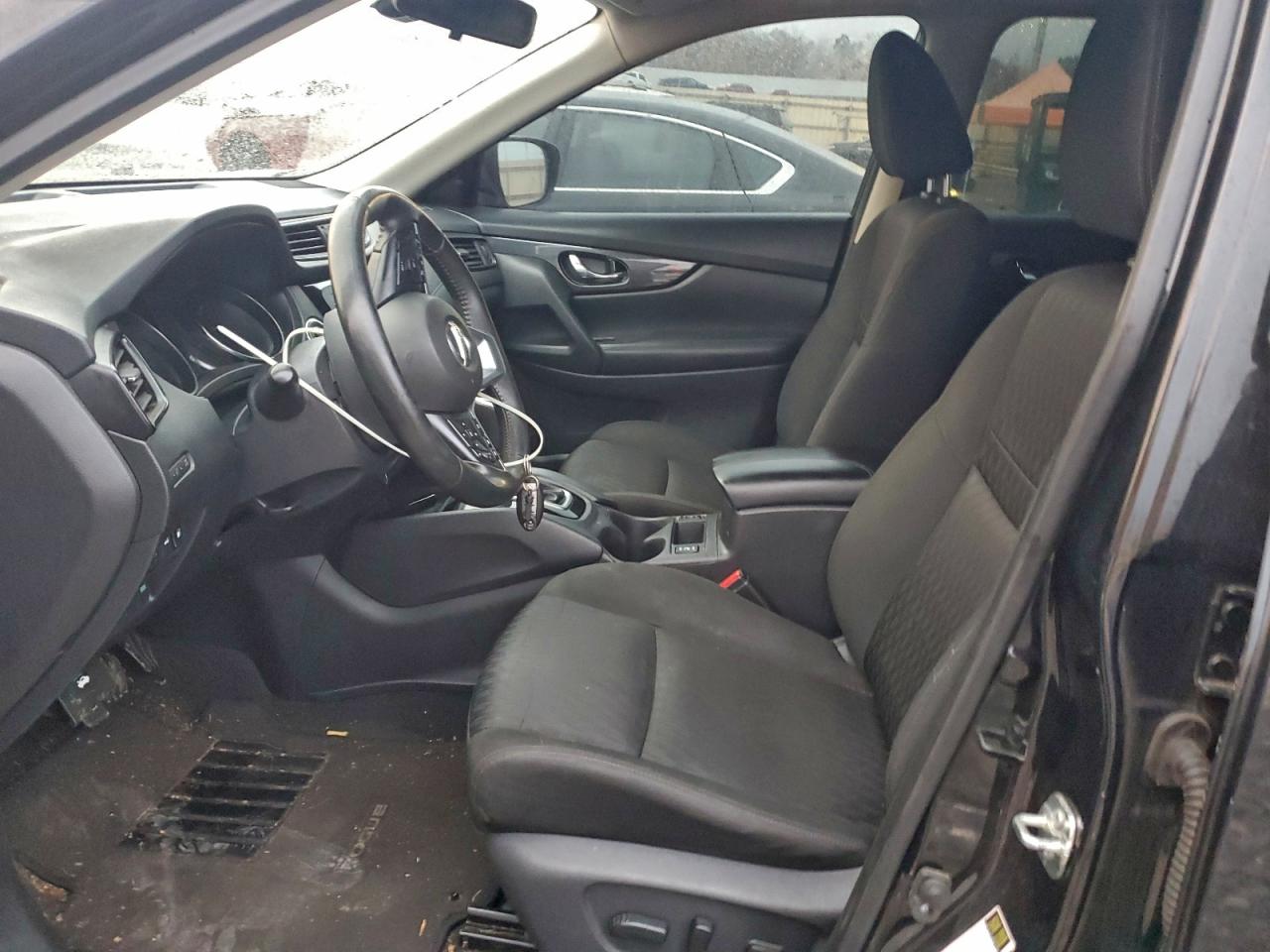 Nissan Rogue S Image 2