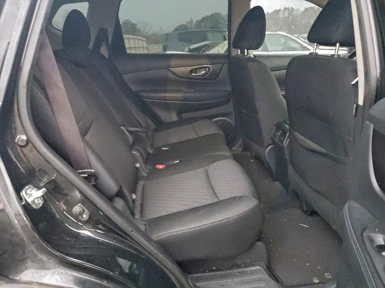 Nissan Rogue S Image 3