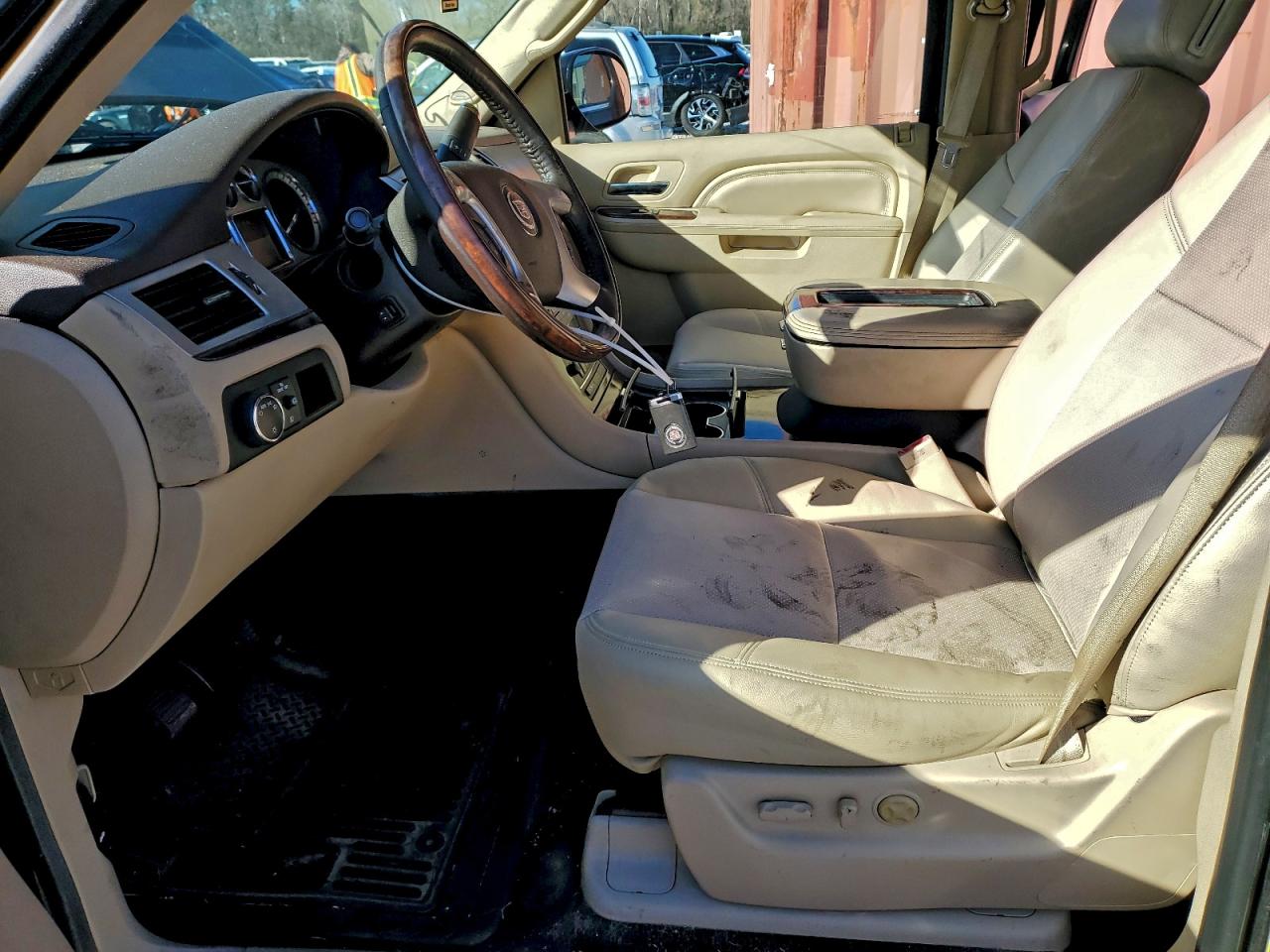 Cadillac Escalade Luxury Image 3