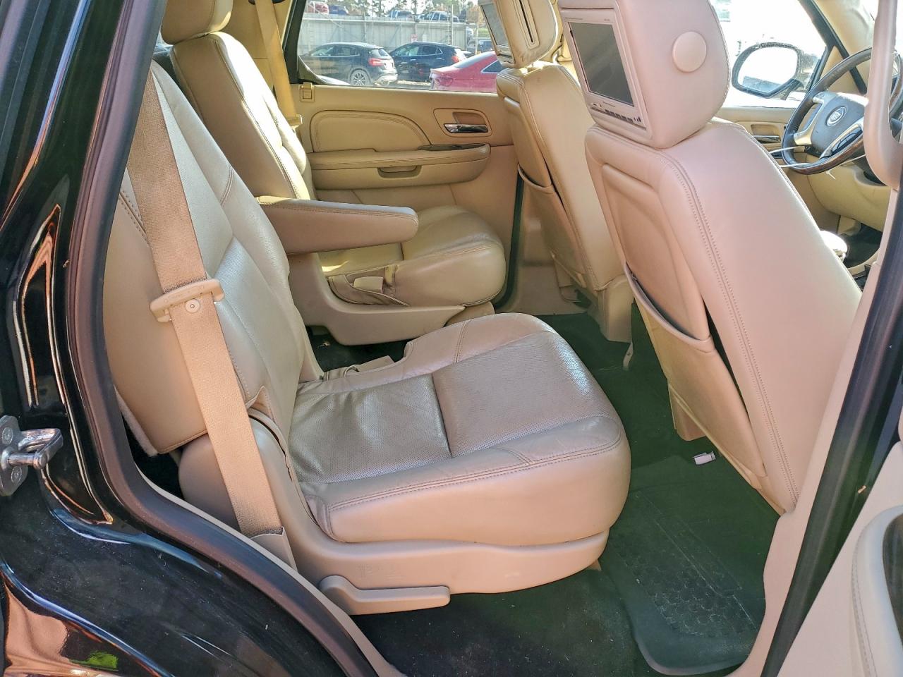 Cadillac Escalade Luxury Image 4