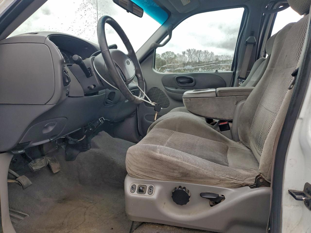 Ford F-150 Supercrew Image 10