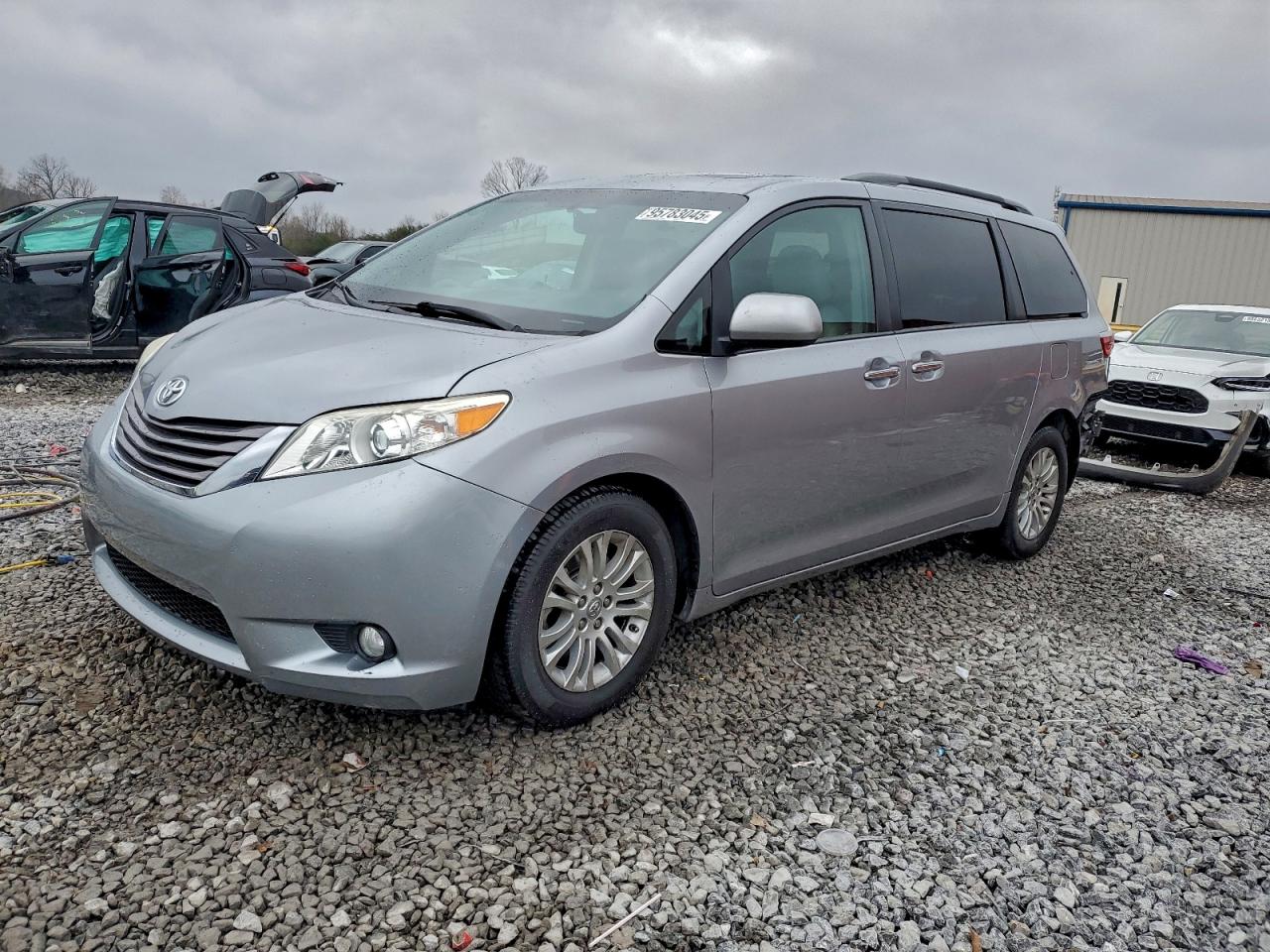 Toyota Sienna Xle Image 1